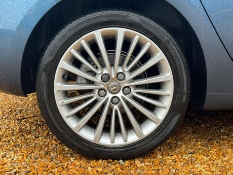 Vauxhall Astra 1.4i Turbo Elite Nav Euro 6 5dr 37