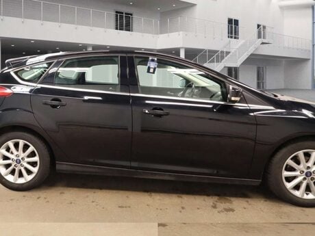 Ford Focus 1.0 Focus Titanium 5dr 9