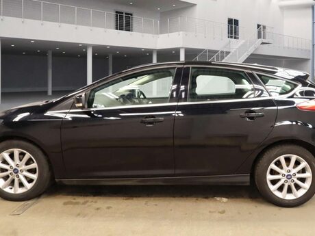 Ford Focus 1.0 Focus Titanium 5dr 10
