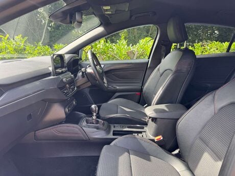 Ford Focus 1.0 Focus ST-Line X 5dr 41