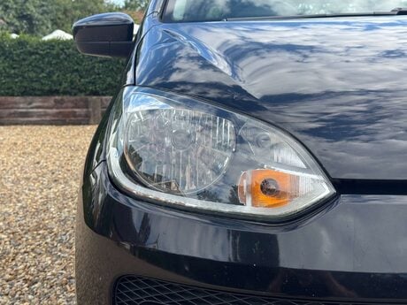 Volkswagen Up 1.0 Rock Up 3dr 27