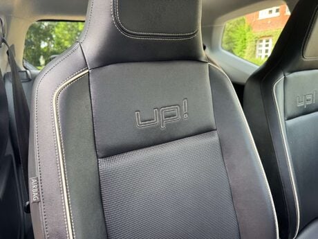 Volkswagen Up 1.0 Rock Up 3dr 25