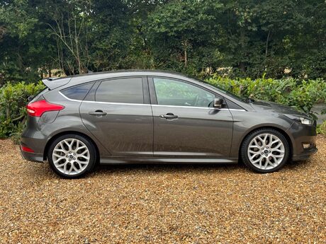 Ford Focus 1.5 Focus Zetec S 5dr 9