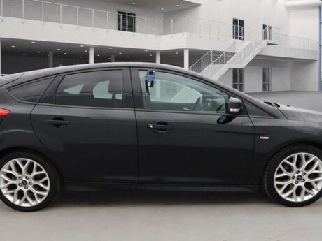 Ford Focus 1.5 Focus ST-Line 5dr 9