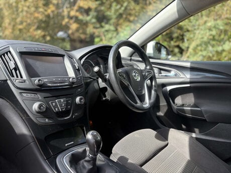 Vauxhall Insignia 1.4 Insignia SRi Nav S/S 5dr 17