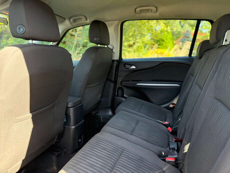Vauxhall Zafira 1.4 Zafira Tourer Design T 5dr 29