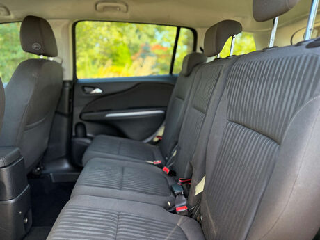 Vauxhall Zafira 1.4 Zafira Tourer Design T 5dr 28