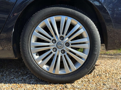 Vauxhall Zafira 1.4 Zafira Tourer Design T 5dr 35
