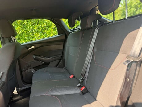 Ford Focus 1.0T EcoBoost ST-Line Euro 6 (s/s) 5dr 32