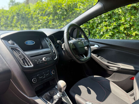 Ford Focus 1.0T EcoBoost ST-Line Euro 6 (s/s) 5dr 25
