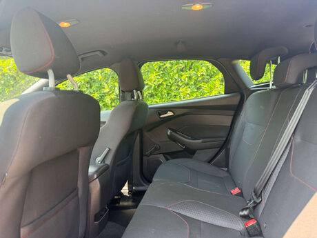 Ford Focus 1.0T EcoBoost ST-Line Euro 6 (s/s) 5dr 31
