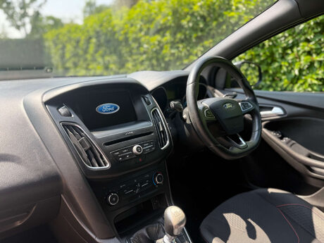 Ford Focus 1.0T EcoBoost ST-Line Euro 6 (s/s) 5dr 26