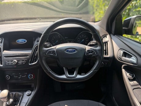 Ford Focus 1.0T EcoBoost ST-Line Euro 6 (s/s) 5dr 23