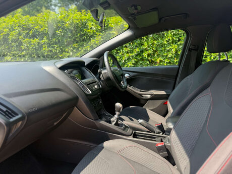 Ford Focus 1.0T EcoBoost ST-Line Euro 6 (s/s) 5dr 28