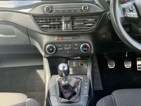 Ford Focus 1.0 Focus ST-Line 5dr 9