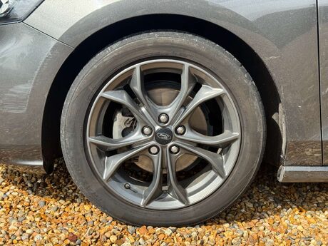 Ford Focus 1.0 Focus ST-Line 5dr 29