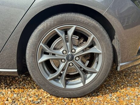Ford Focus 1.0 Focus ST-Line 5dr 28