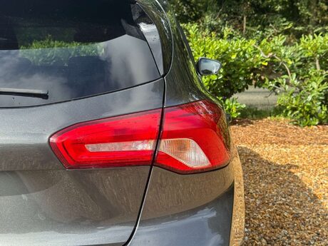 Ford Focus 1.0 Focus ST-Line 5dr 37