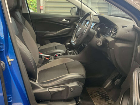 Vauxhall Grandland X 1.2 Grandland X SRi Nav T 5dr 9