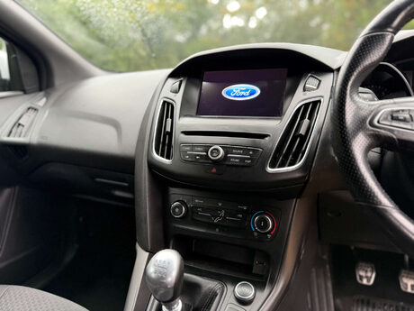 Ford Focus 1.0 Focus ST-Line 5dr 27