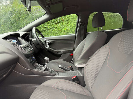 Ford Focus 1.0 Focus ST-Line 5dr 30