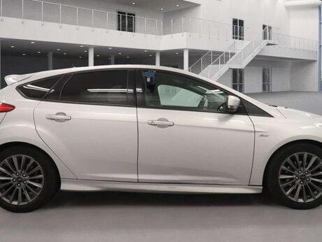 Ford Focus 1.0 Focus ST-Line 5dr 4