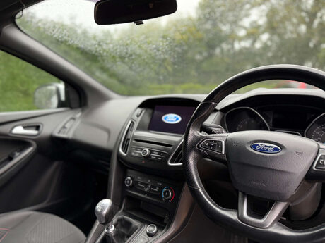 Ford Focus 1.0 Focus ST-Line 5dr 28