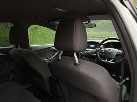Ford Focus 1.0 Focus ST-Line 5dr 34