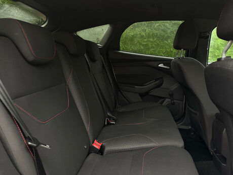 Ford Focus 1.0 Focus ST-Line 5dr 37