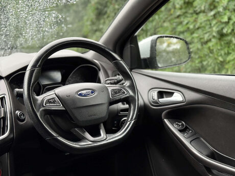 Ford Focus 1.0 Focus ST-Line 5dr 25