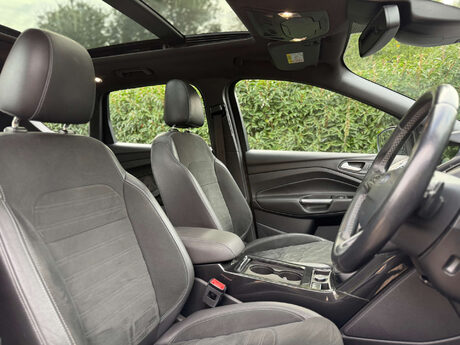 Ford Kuga 1.5 Kuga ST-Line 4x4 Auto 4WD 5dr 4