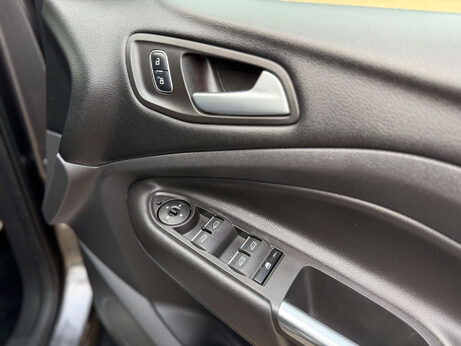 Ford Kuga 1.5 Kuga ST-Line 4x4 Auto 4WD 5dr 4