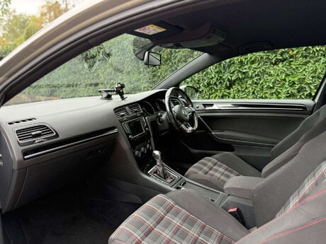 Volkswagen Golf 2.0 Golf GTi Performance Semi-Auto 3dr 40