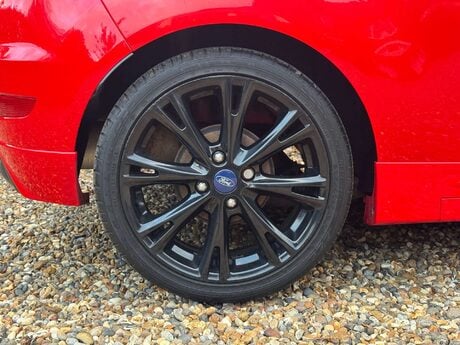 Ford Fiesta 1.0 Fiesta Zetec S Red Edition 3dr 32