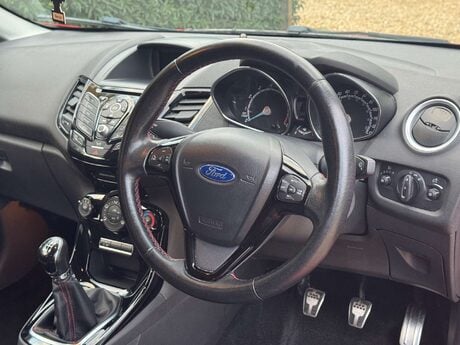 Ford Fiesta 1.0 Fiesta Zetec S Red Edition 3dr 28