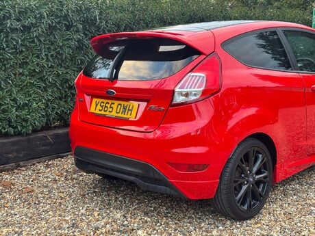 Ford Fiesta 1.0 Fiesta Zetec S Red Edition 3dr 10