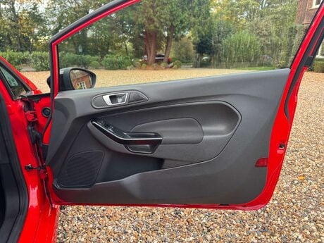Ford Fiesta 1.0 Fiesta Zetec S Red Edition 3dr 30