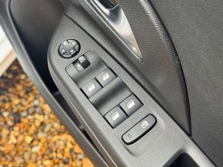 Vauxhall Corsa 1.2 Corsa SRi Nav T 5dr 33