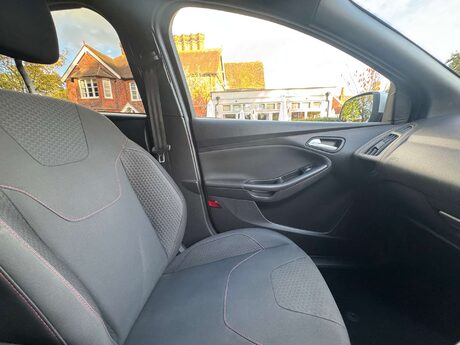 Ford Focus 1.0 Focus ST-Line 5dr 44