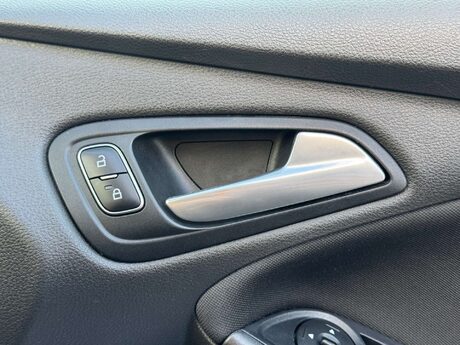 Ford Focus 1.0 Focus ST-Line 5dr 29