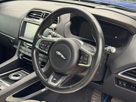 Jaguar F-Pace 3.0 F-Pace V6 First Edition AWD D Auto 4WD 5dr 8