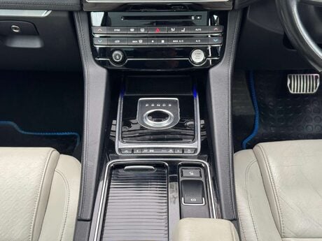 Jaguar F-Pace 3.0 F-Pace V6 First Edition AWD D Auto 4WD 5dr 3