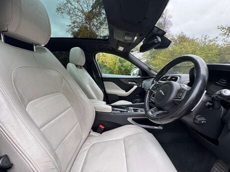 Jaguar F-Pace 3.0 F-Pace V6 First Edition AWD D Auto 4WD 5dr 15
