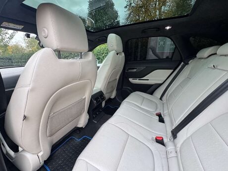 Jaguar F-Pace 3.0 F-Pace V6 First Edition AWD D Auto 4WD 5dr 41