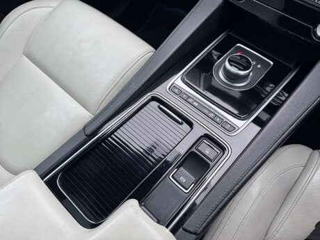 Jaguar F-Pace 3.0 F-Pace V6 First Edition AWD D Auto 4WD 5dr 65