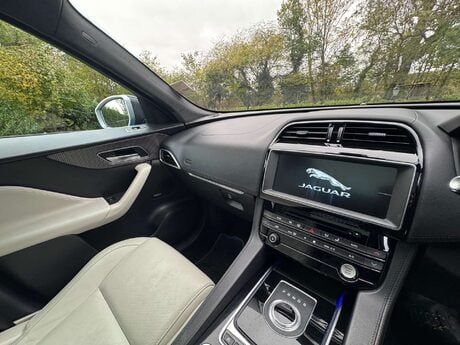 Jaguar F-Pace 3.0 F-Pace V6 First Edition AWD D Auto 4WD 5dr 48