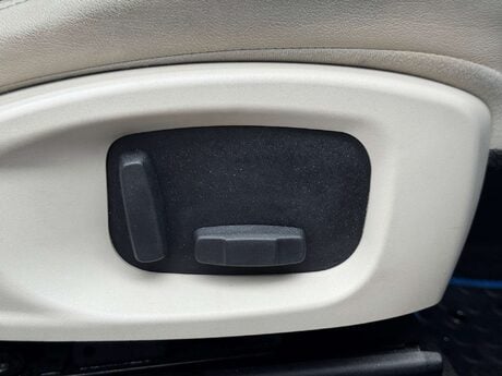 Jaguar F-Pace 3.0 F-Pace V6 First Edition AWD D Auto 4WD 5dr 5