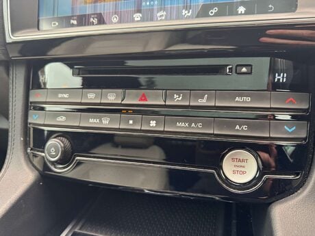 Jaguar F-Pace 3.0 F-Pace V6 First Edition AWD D Auto 4WD 5dr 61