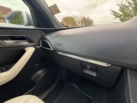 Jaguar F-Pace 3.0 F-Pace V6 First Edition AWD D Auto 4WD 5dr 45