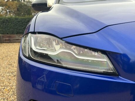 Jaguar F-Pace 3.0 F-Pace V6 First Edition AWD D Auto 4WD 5dr 9